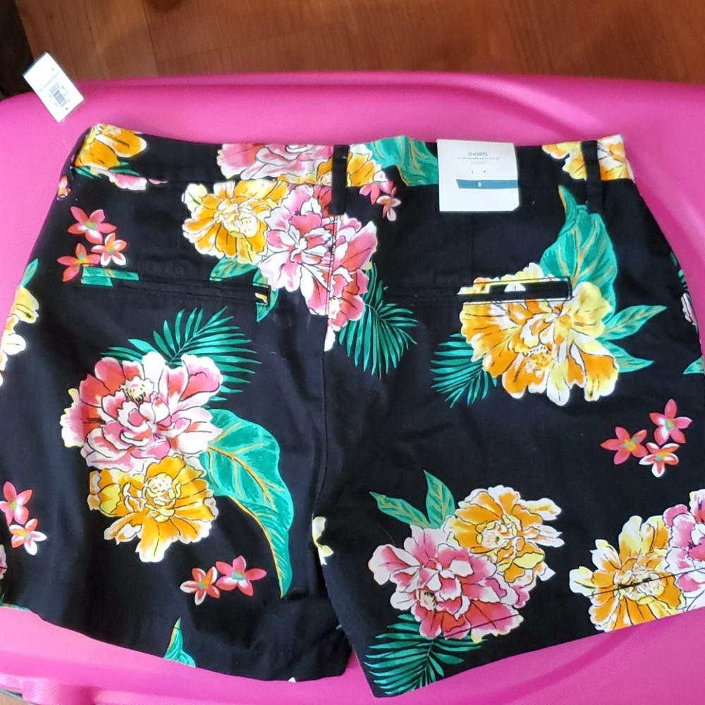 Shorts - Picture 3 of 3